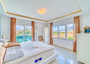 4+1 private villa with panoramic views in Kargicak area