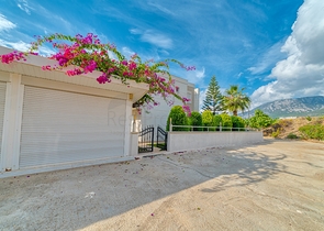 4+1 private villa with panoramic views in Kargicak area