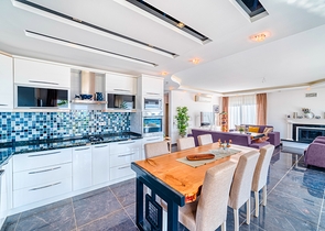 4+1 private villa with panoramic views in Kargicak area