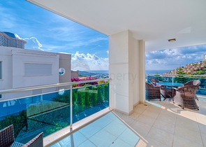 4+1 private villa with panoramic views in Kargicak area