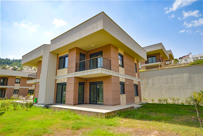 Modern and new 3+1 villa in Kargicak area