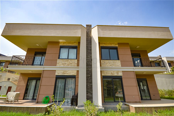 Modern and new 3+1 villa in Kargicak area