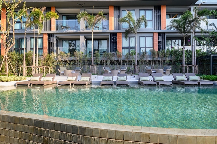 A hotel-type residential complex near the Surin beach