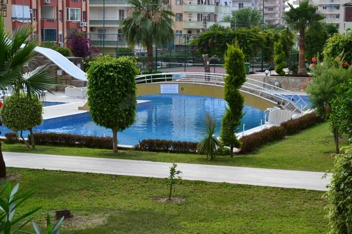 Furnished apartment in a good complex in Mahmutlar for rent
