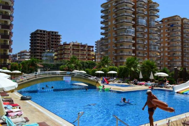 Furnished apartment in a good complex in Mahmutlar for rent