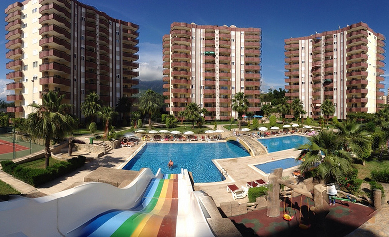 Furnished apartment in a good complex in Mahmutlar for rent