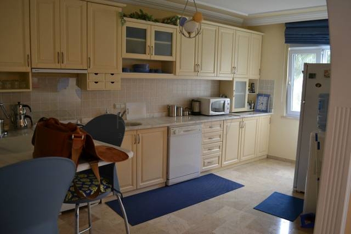 Furnished apartment in a good complex in Mahmutlar for rent