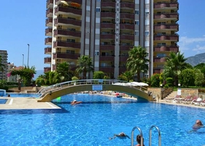 Furnished apartment in a good complex in Mahmutlar for rent
