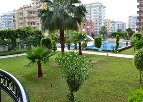 Furnished apartment in a good complex in Mahmutlar for rent