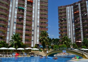 Furnished apartment in a good complex in Mahmutlar for rent