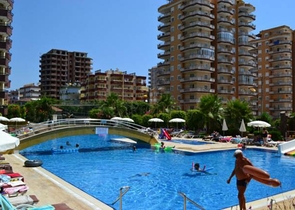 Furnished apartment in a good complex in Mahmutlar for rent