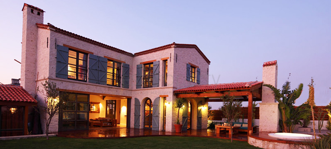 Villa with a large plot with a green garden in Alachaty