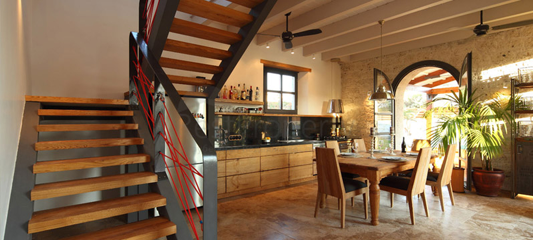 Villa with a large plot with a green garden in Alachaty