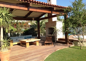 Villa with a large plot with a green garden in Alachaty