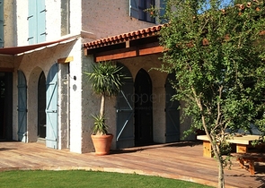 Villa with a large plot with a green garden in Alachaty