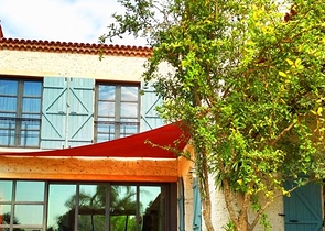 Villa with a large plot with a green garden in Alachaty