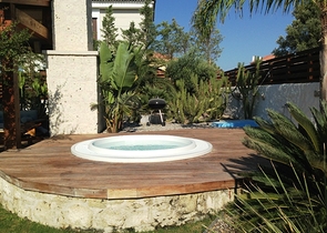 Villa with a large plot with a green garden in Alachaty