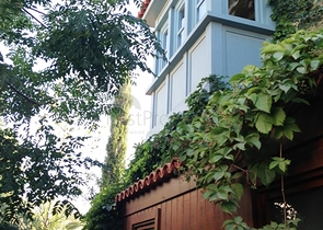 Villa with a large plot with a green garden in Alachaty