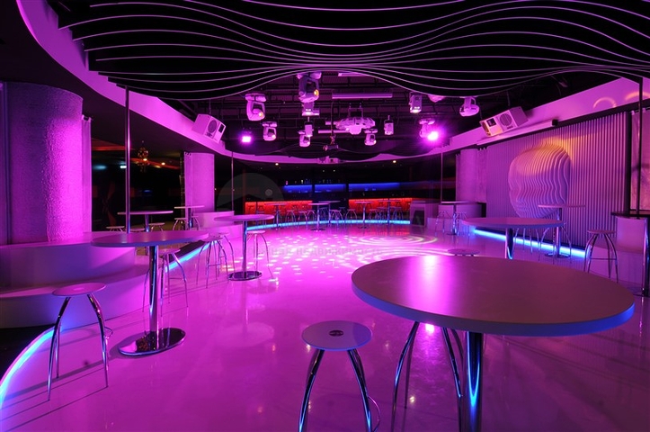 Spacious apartments with furniture and appliances