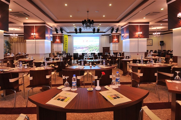 Spacious apartments with furniture and appliances