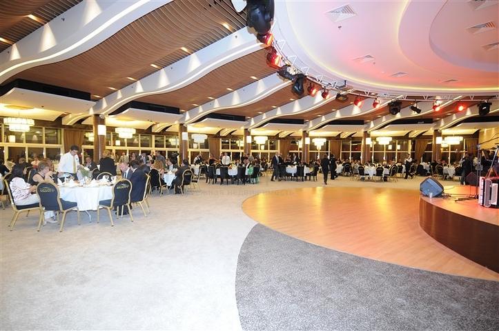 Spacious apartments with furniture and appliances