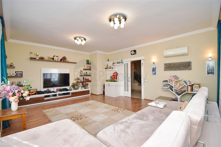 5+1 duplex apartment in the area of Meydankavagi - Antalya 