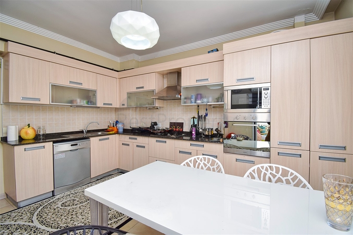 5+1 duplex apartment in the area of Meydankavagi - Antalya 