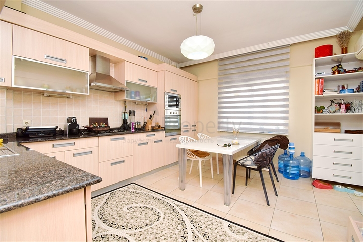 5+1 duplex apartment in the area of Meydankavagi - Antalya 