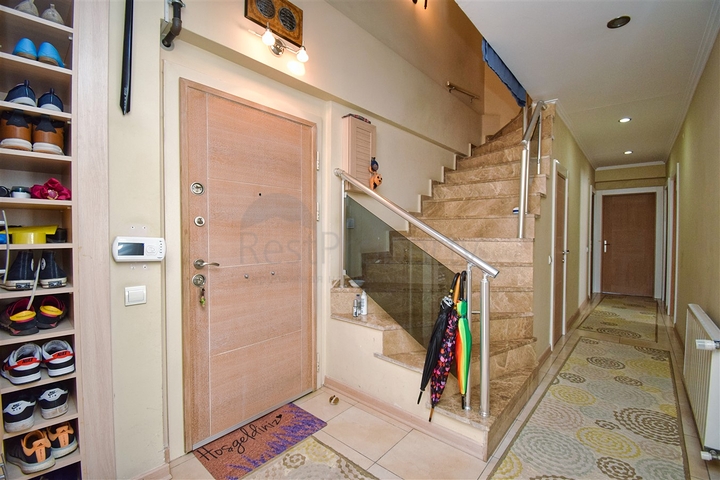 5+1 duplex apartment in the area of Meydankavagi - Antalya 