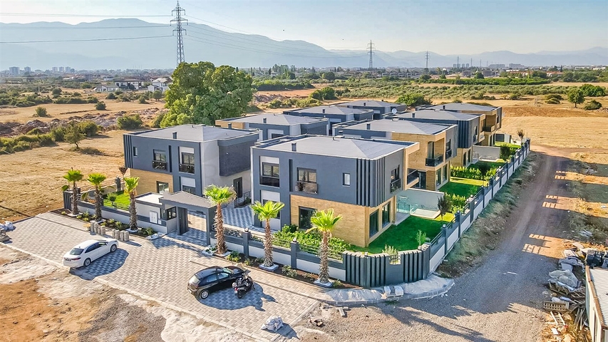 5+1 villas in Doshemealti - Antalya area