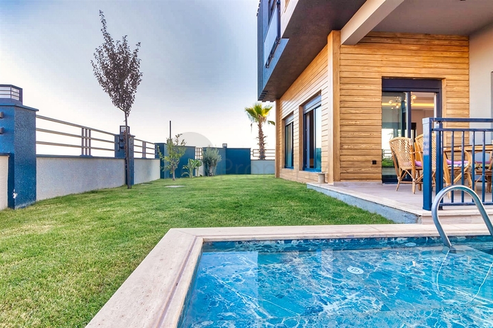 5+1 villas in Doshemealti - Antalya area