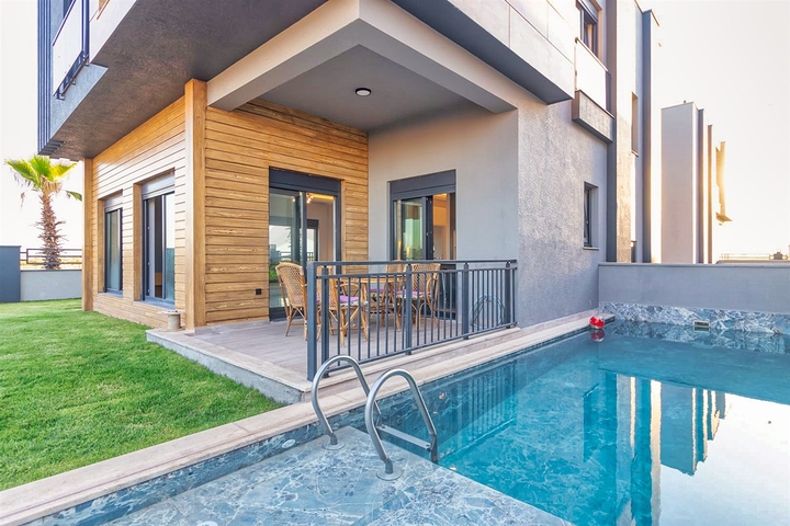 5+1 villas in Doshemealti - Antalya area