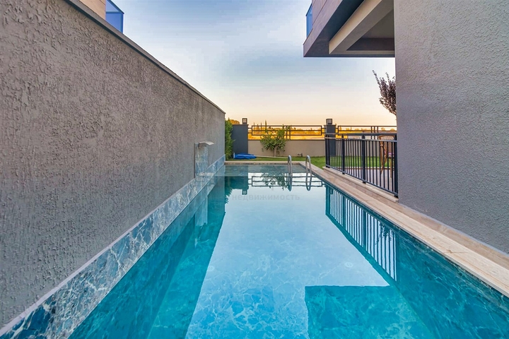 5+1 villas in Doshemealti - Antalya area