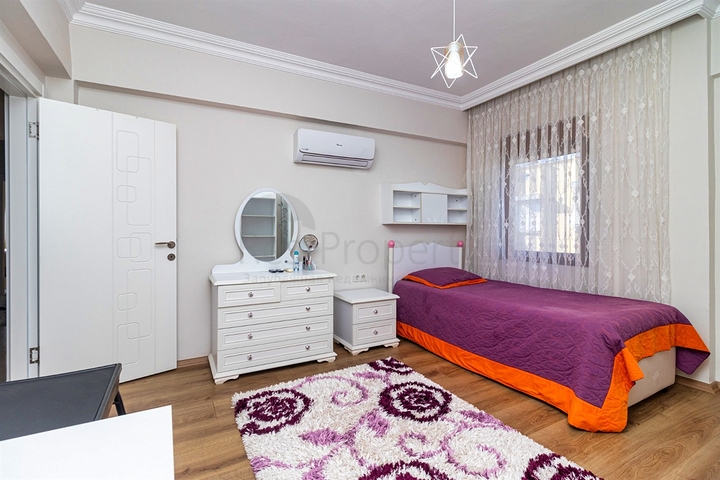 3+1 apartment in Varlyk - Antalya neighborhood