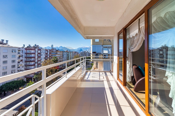3+1 apartment in Varlyk - Antalya neighborhood