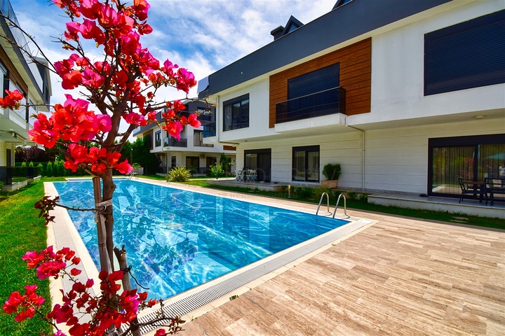 A 3+1 apartment in the Guzeloba - Antalya neighborhood  