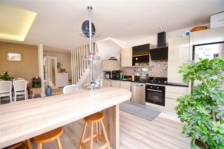 A 3+1 apartment in the Guzeloba - Antalya neighborhood  