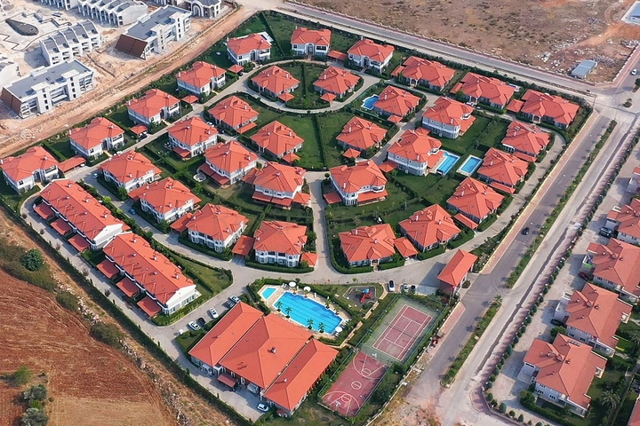 4+2 villa in Doshemealti - Antalya area 