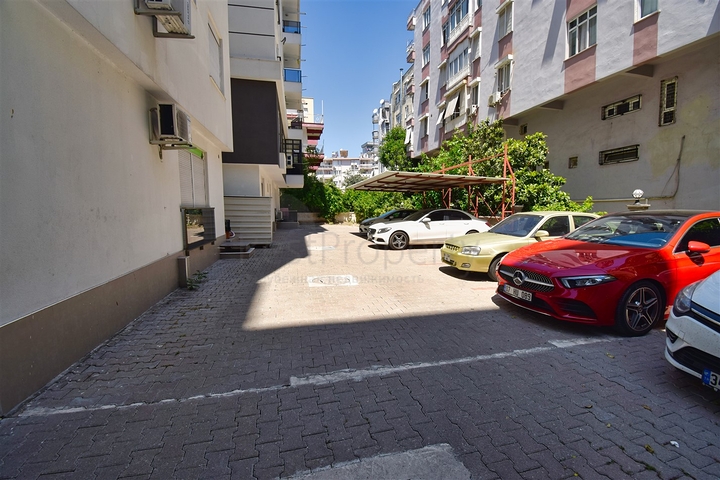 A 2+1 apartment in the Guvenlik - Antalya neighborhood