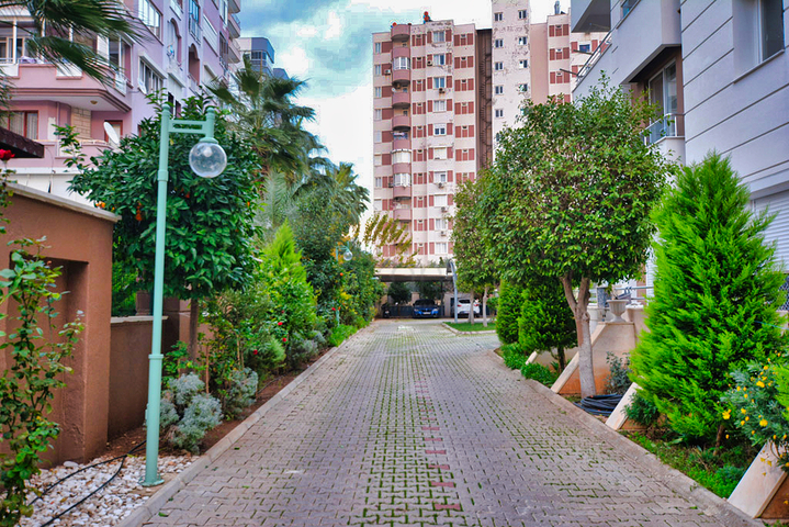 A 2+1 apartment in the Guzeloba - Antalya neighborhood 