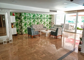 A 2+1 apartment in the Guzeloba - Antalya neighborhood 