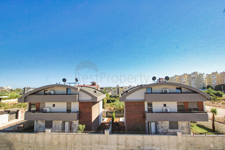 A 6+1 villa in the Guzeloba - Antalya neighborhood