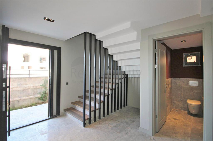 A 6+1 villa in the Guzeloba - Antalya neighborhood