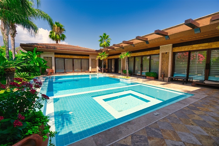 5+1 villa in Kemer - Antalya area 
