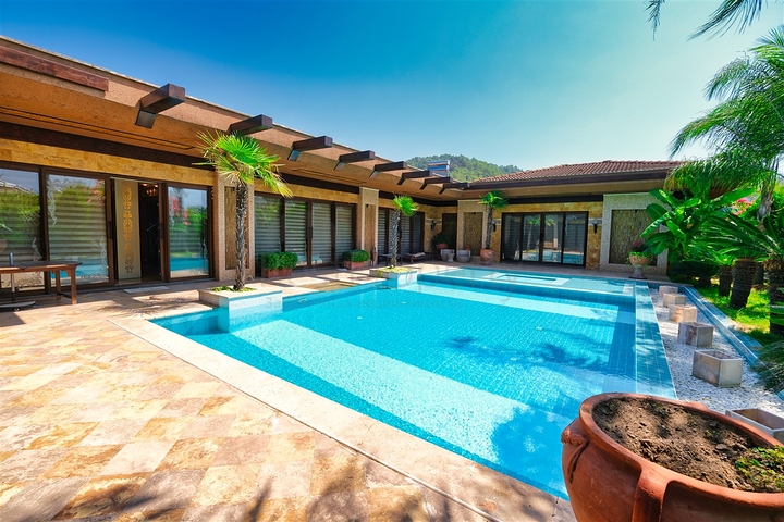 5+1 villa in Kemer - Antalya area 
