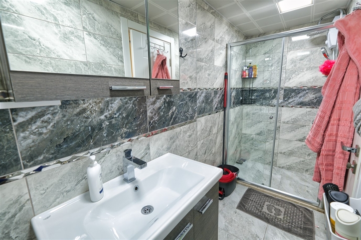 A 2+1 apartment in Ermenek Antalya neighborhood 