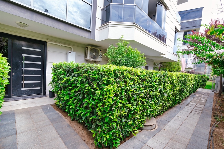 A 2+1 apartment in Ermenek Antalya neighborhood 