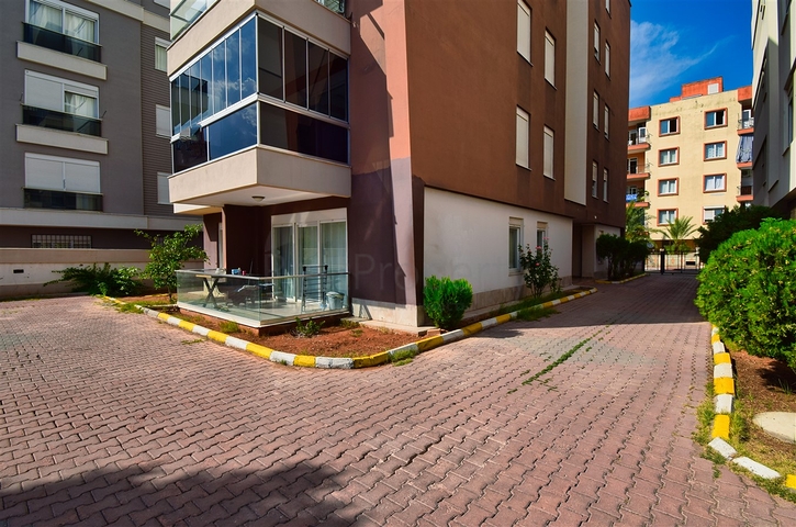 A 3+1 apartment in the Kyzyltoprak - Antalya neighborhood 