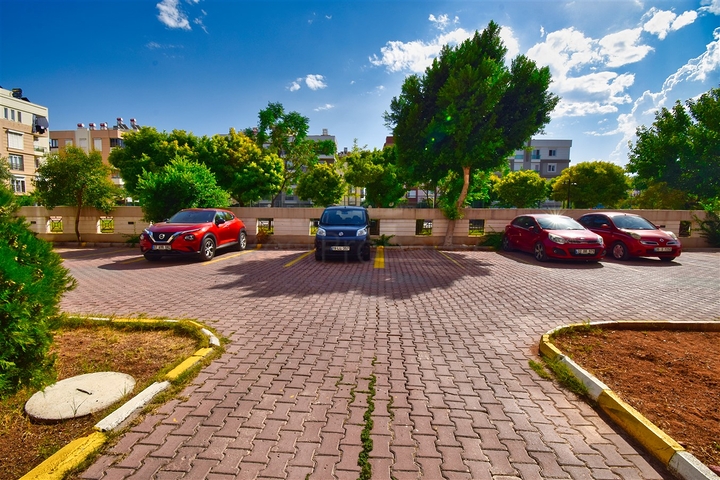 A 3+1 apartment in the Kyzyltoprak - Antalya neighborhood 