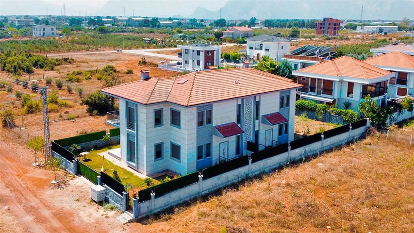 5+1 villa in Doshemealti - Antalya area 
